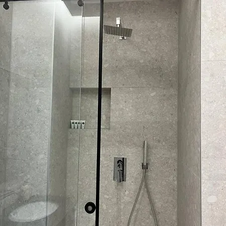 Lindi's 8/1 Appartement Tirana